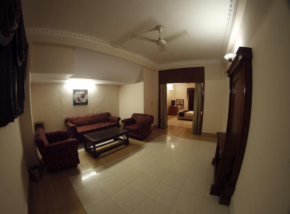 Hotel Dolphin Jalandhar Ngoại thất bức ảnh